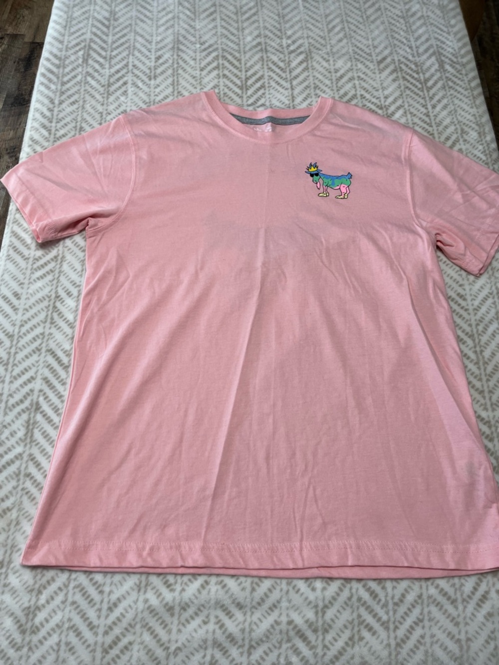 Goat Women Medium Pink Short Sleeve Tee with Colorful Graphic